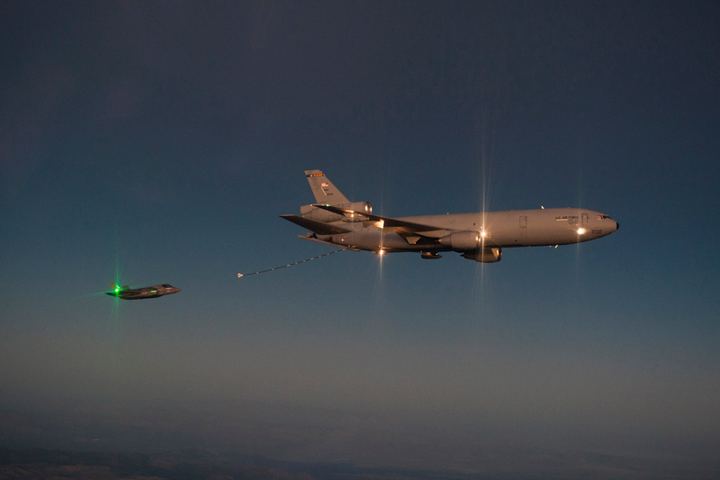Illustration for article titled These Shots Of An F-35 Refueling At Dusk Over Edwards AFB Are Stunning